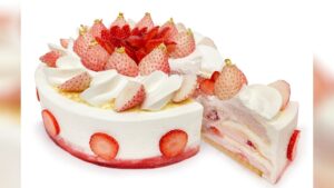 【カフェコムサ】毎月3日はミルクレープの日！1月は「紅白いちごのミルクレープ」が限定登場