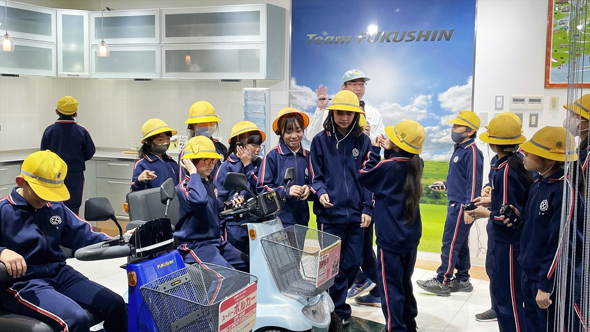 障がい者雇用に触れる ― 加西市富田小学校4年生、福伸電機株式会社で社会見学