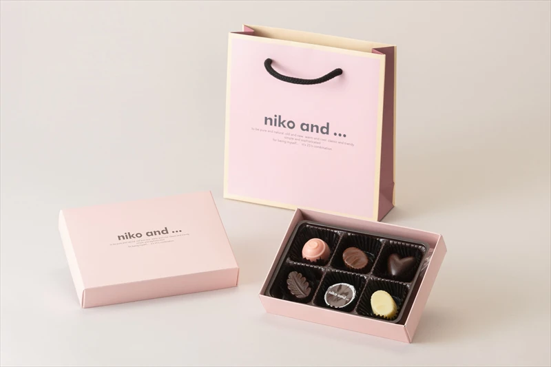 【ファミマ】カラフルで可愛い。niko and ...がプロデュースしたバレンタインギフトBOXが登場