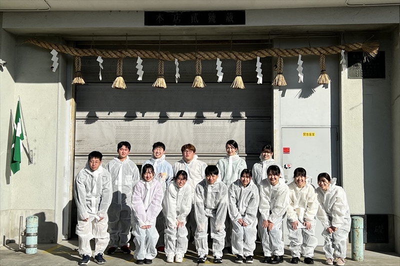 地元の大学生が田植え・稲刈りをした山田錦で酒造りを体験