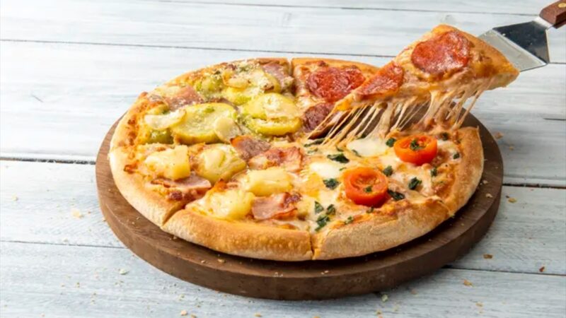 【ドミノピザ】「成人の日」新成人へピザが無料でプレゼント！今年は18歳と20歳が対象