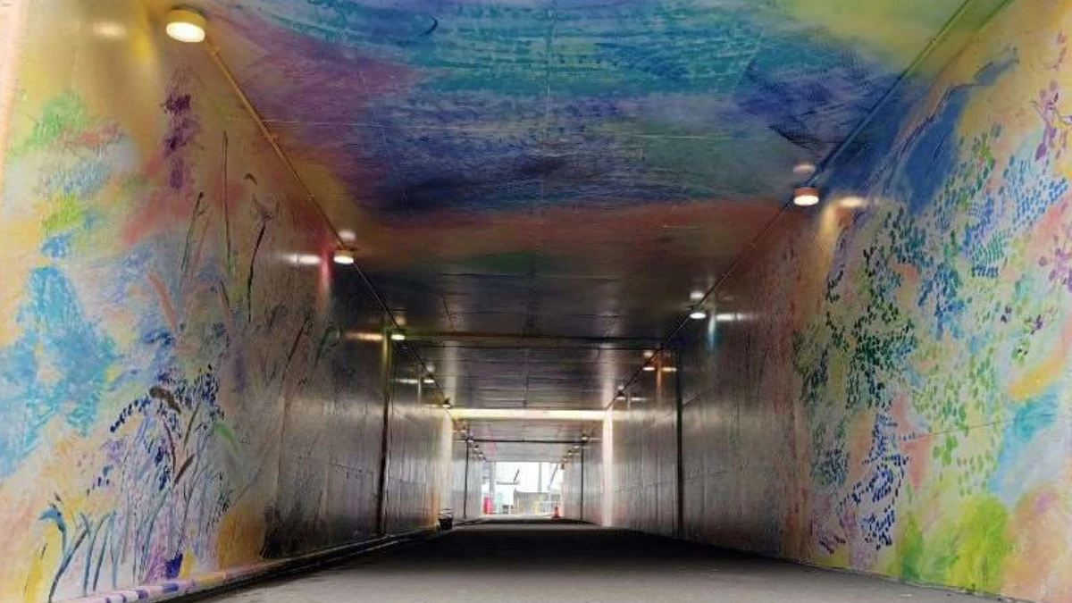 山崎IC歩行者通路に新たな壁画「シソラミチ」が完成／宍粟市