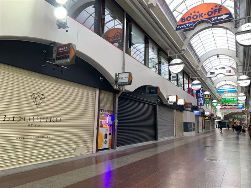 【神戸市】三宮センター街で「搾りたてオレンジジュース自販機IJOOZ」が稼働開始