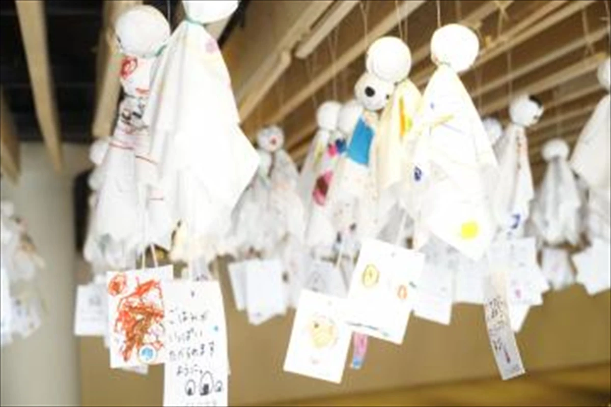 梅雨の風物詩。「てるてるぼうず展2024」が姫路駅北にぎわい交流広場で開催