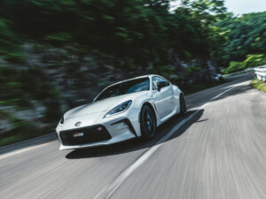 GR86 RZ（6MT）（クリスタルホワイトパール）