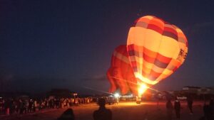 『ハッピーバルーンクリスマス2024』加西市で開催！気球体験や幻想的なライトアップも