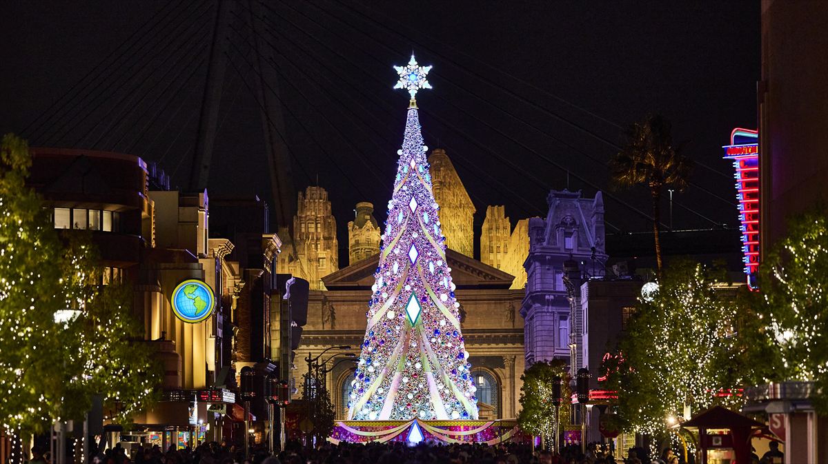 USJ】パークの冬を彩ってきた30m超えの壮大なツリー『NO LIMIT