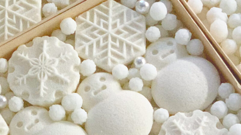 愛らしい雪だるまのお菓子が今年も登場。クリスマスや冬の贈り物に