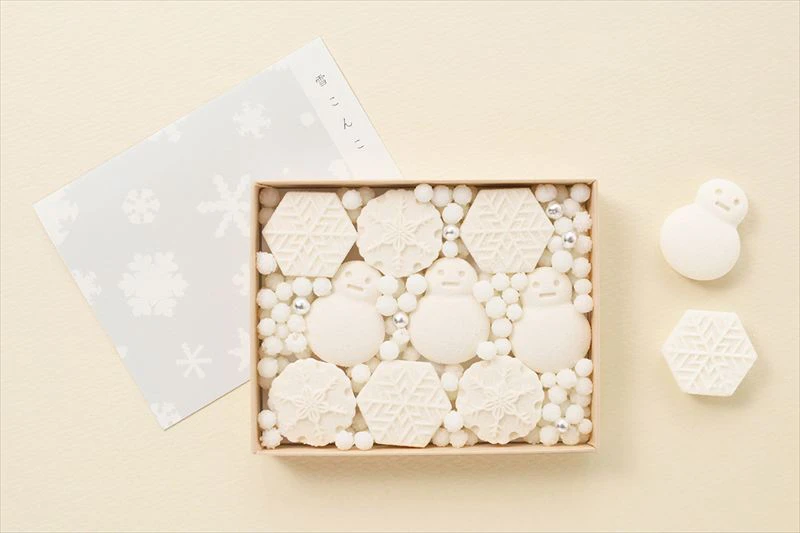 愛らしい雪だるまのお菓子が今年も登場。クリスマスや冬の贈り物に