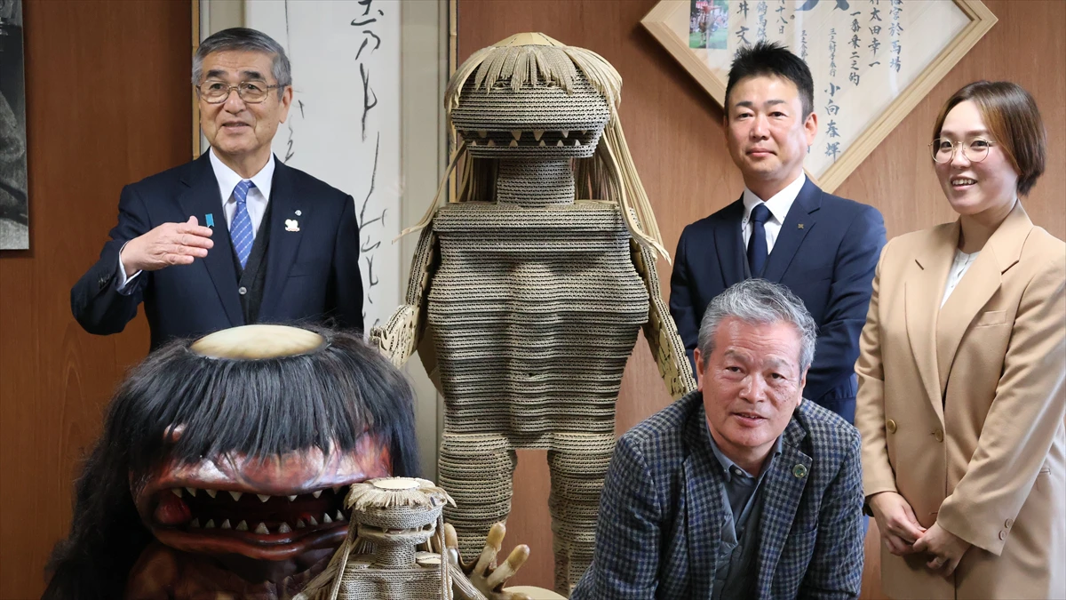 福崎町に新たなシンボル誕生！？ガジロウ段ボール模型がお披露目