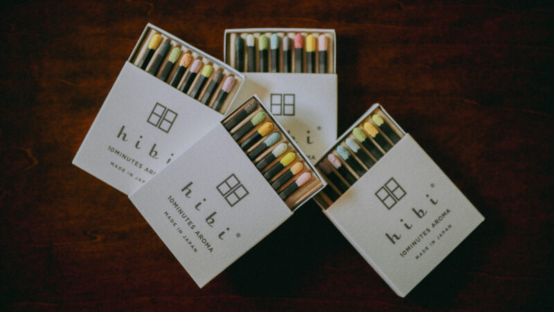 兵庫県発お香ブランド「hibi」が10周年を記念して、〈hibi for you〉4種を販売