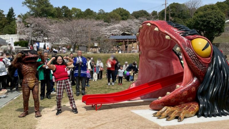 河童の池に新名物！兵庫県福崎町・辻川山公園にキモ怖い「ガジロウスライダー」登場