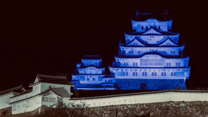 「癒やし」と「希望」のブルーが灯る。姫路城などをライトアップ 世界自閉症啓発デー