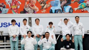 トラックに妖怪が登場！ 福伸電機が地域愛あふれるラッピングトラックを公開／福崎町