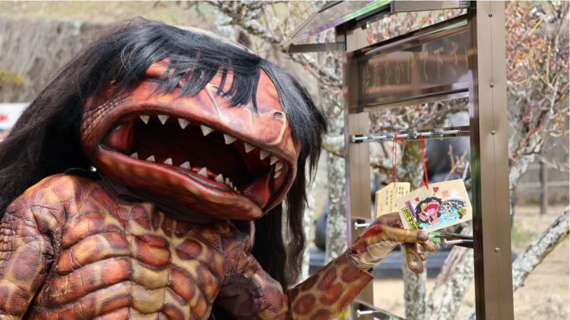 ガジロウの池に恋の予感！？ハート模様の人面魚と仲良し2ショット絵馬が登場！