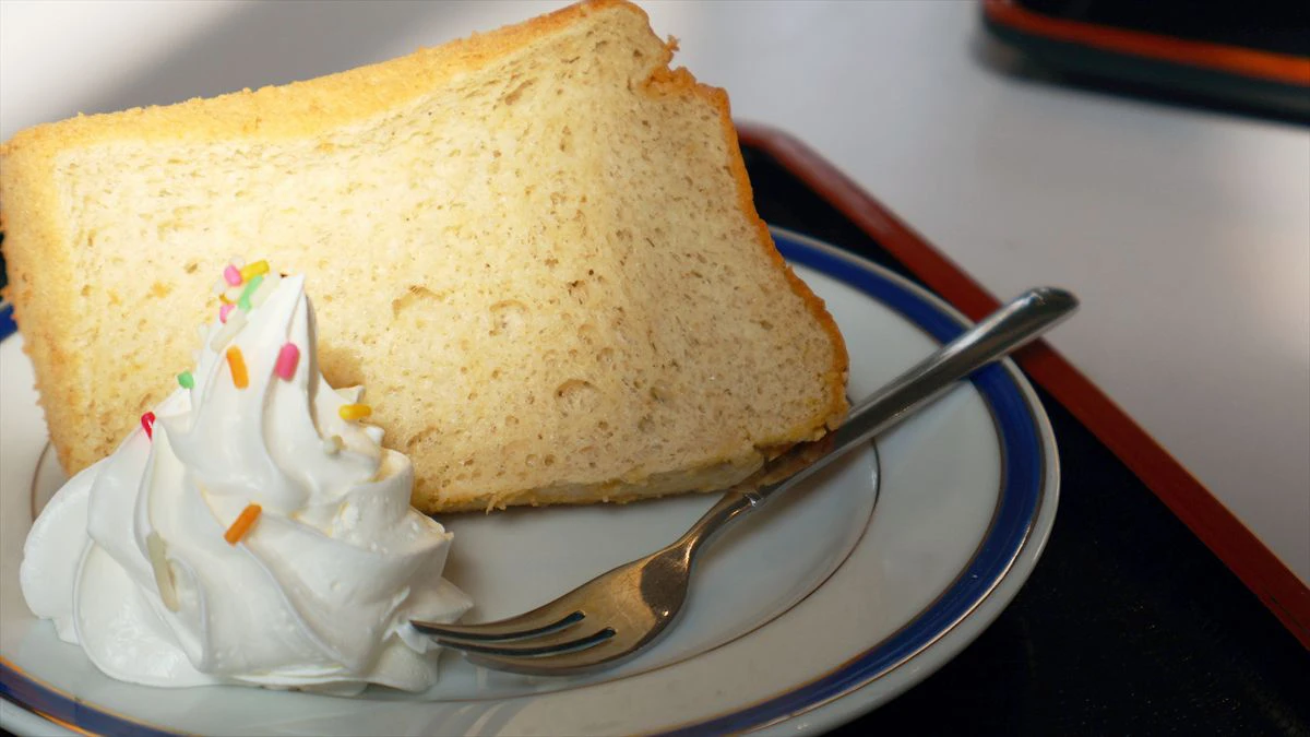 福崎町の新スイーツが話題。ふわふわ「もちむぎシフォンケーキ」を使ったコラボメニューが登場