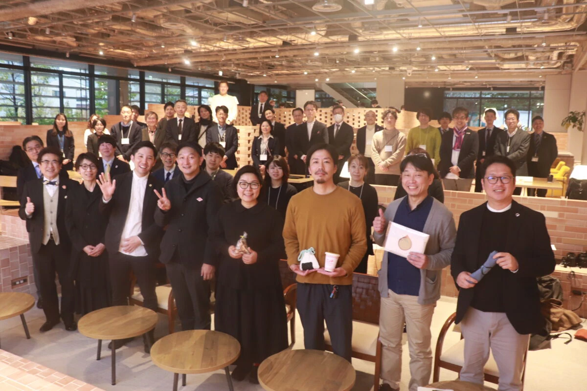 丹波篠山の黒豆で染めた泉州タオル「雫～SHIZUKU～」タオルハンカチが誕生