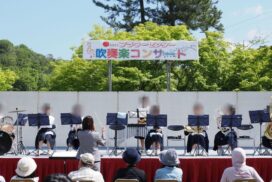青空の下で音楽を楽しもう♪ 兵庫県立フラワーセンターで地元中高生＆吹奏楽団による音楽コンサートが開催