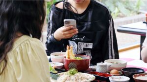 神戸医療未来大学の学生が福崎町もち麦をSNSでPR！「もちむぎのやかた」で美味しさ満喫