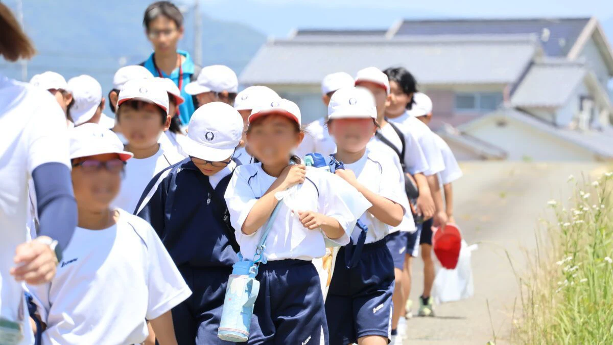 八千種小学校もち麦刈り取り体験