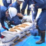 梅雨・台風に備え、市川町で水防訓練を実施〜消防団員約80名が土のう工法を実践〜