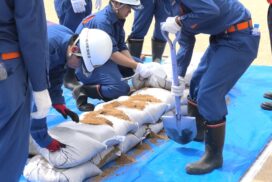 大雨・台風に備える！市川町で水防訓練を実施〜消防団員約80名が土のう工法を実践〜
