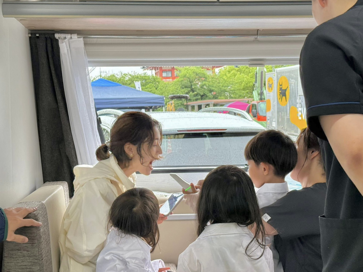 災害医療やテクノロジーにふれる貴重な体験。“移動型歯科診療車”で子どもたちが未来を体感