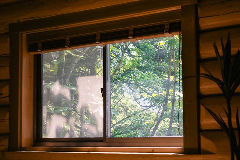 日常から離れた特別な時間を。自然に囲まれた癒しの空間「コテージKUUSI」の楽しみ方│宍粟市