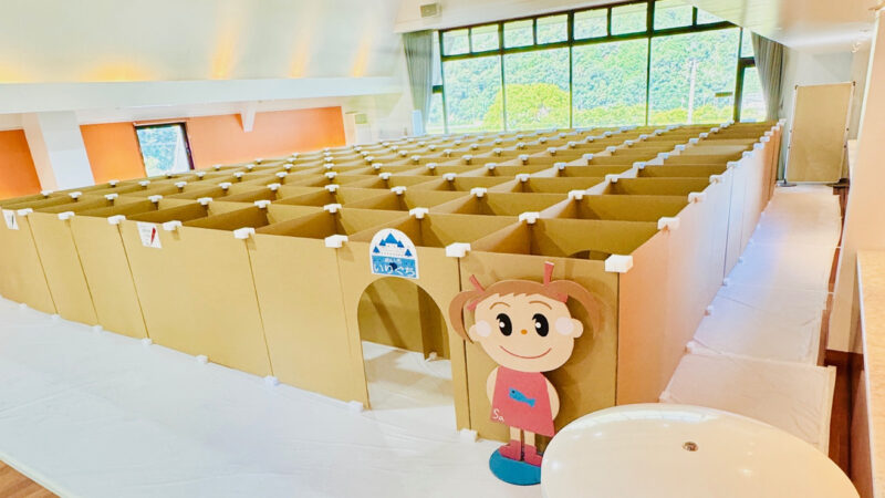 夏休み限定！夢鮮館に巨大迷路出現。ゴールでガチャ＆落書き体験も