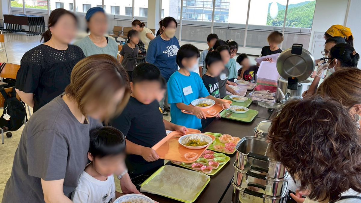 神戸医療未来大学の親子料理教室が開催！「食」でめぐる世界旅行に28組が参加