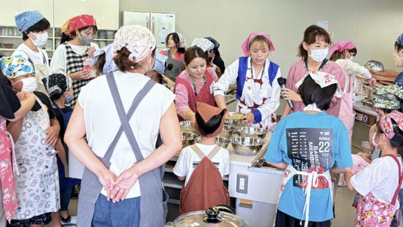神戸医療未来大学の親子料理教室が開催！「食」でめぐる世界旅行に28組が参加