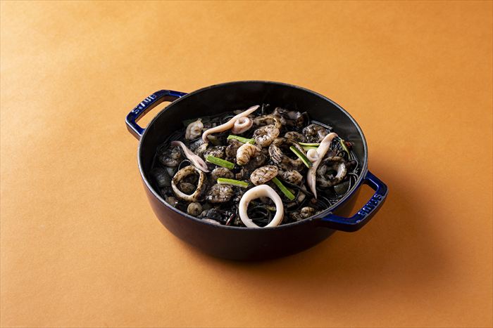 【神戸須磨シーワールド】シャチの見えるレストランで見て楽しい、食べて美味しいハロウィン限定メニューが登場