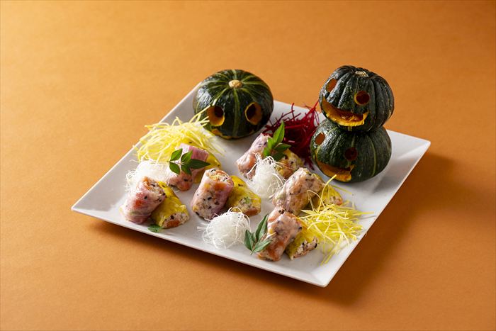 【神戸須磨シーワールド】シャチの見えるレストランで見て楽しい、食べて美味しいハロウィン限定メニューが登場