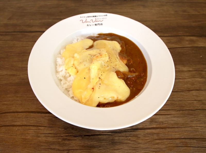 姫路城下で体験！欧風シェフカレー専門店VinVinCURRYが"黄金の溶岩"ラクレットチーズかけカレーを解禁│姫路市