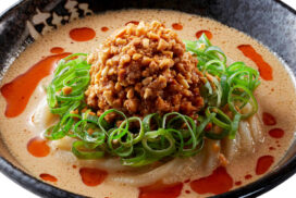 はなまるうどんの人気メニュー「濃厚ごま担々」うどん3種と「あふれ盛り肉カレーうどん」が新登場