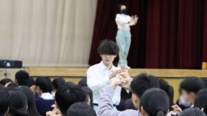 【地域共創】手話ダンスで心を通わせる！高校×地元企業の人権教育講演会