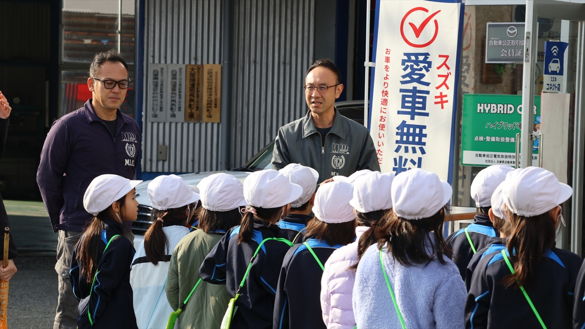 【市川町】川辺小学校の児童が自動車整備の現場へ。マツモト自動車を見学