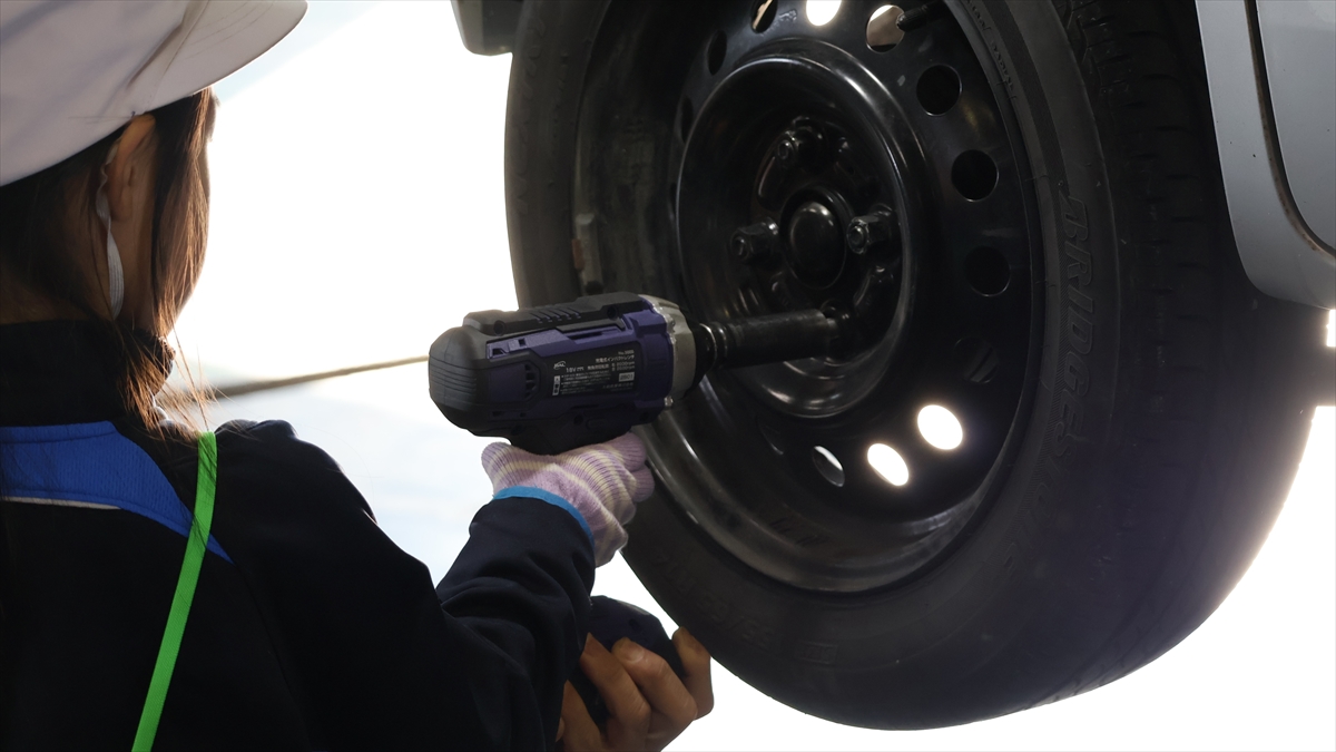 【市川町】川辺小学校の児童が自動車整備の現場へ。マツモト自動車を見学