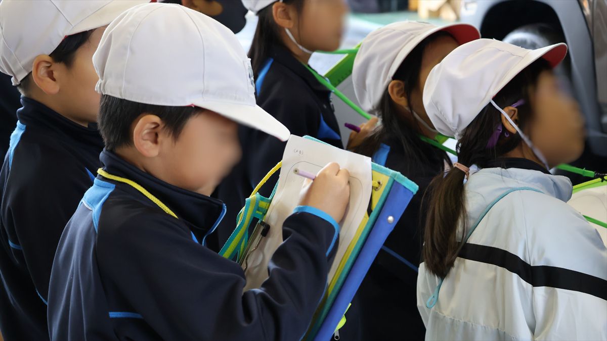 【市川町】川辺小学校の児童が自動車整備の現場へ。マツモト自動車を見学