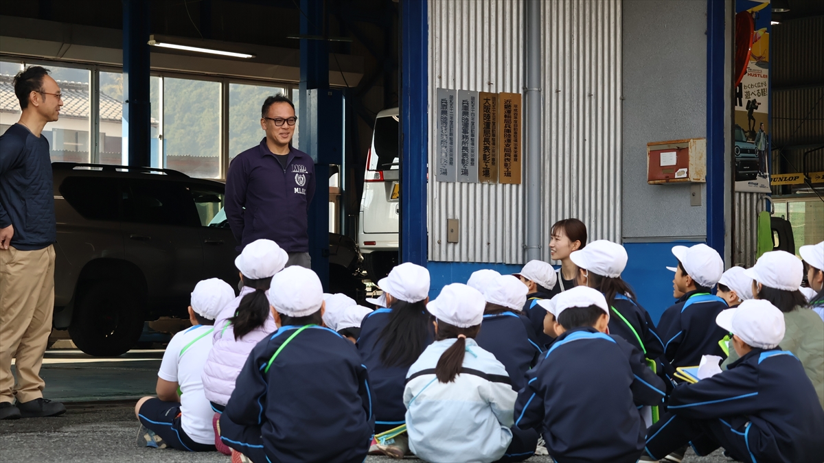 【市川町】川辺小学校の児童が自動車整備の現場へ。マツモト自動車を見学