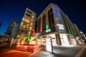 【姫路】物語に迷い込むXmas体験！山陽百貨店「サンタさんの秘密のプレゼント工場」11月22日スタート