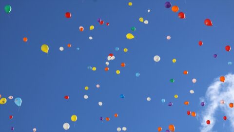 【市川町】冬晴れの空へ願いを乗せて。「いちかわ夢ふうせんプロジェクト」