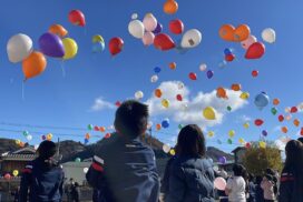 冬晴れの空へ願いを乗せて。「いちかわ夢ふうせんプロジェクト」／市川町