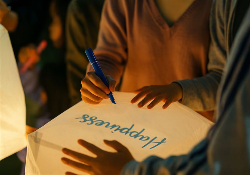 新春の夜空を彩る幻想的なランタン打ち上げ体験『姫路セントラルパーク サンクスランタン2026』が開催│姫路市