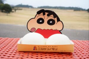 【禁断のグルメ】クレヨンしんちゃんのお尻を食す！？淡路島ニジゲンノモリに「おしりぷりぷり肉まん」が降臨
