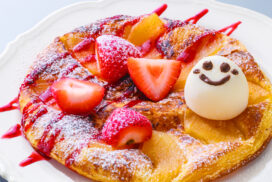 大人気アイスとガストが夢のコラボ！『いちごと雪見だいふく』高さ約25㎝のタワーパフェが登場