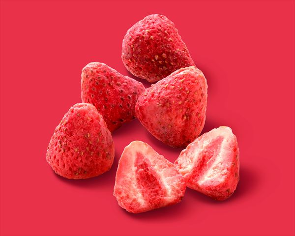 「ファミマの白をまとったいちご狩りⓇ」が1月6日から開催!ほっぺとろける白スイーツ全16種類大集結