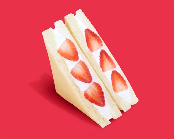 「ファミマの白をまとったいちご狩りⓇ」が1月6日から開催!ほっぺとろける白スイーツ全16種類大集結