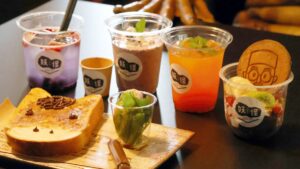 福崎町「妖怪ブックカフェ」に新作メニュー登場！妖怪ベンチの世界をおいしく体験