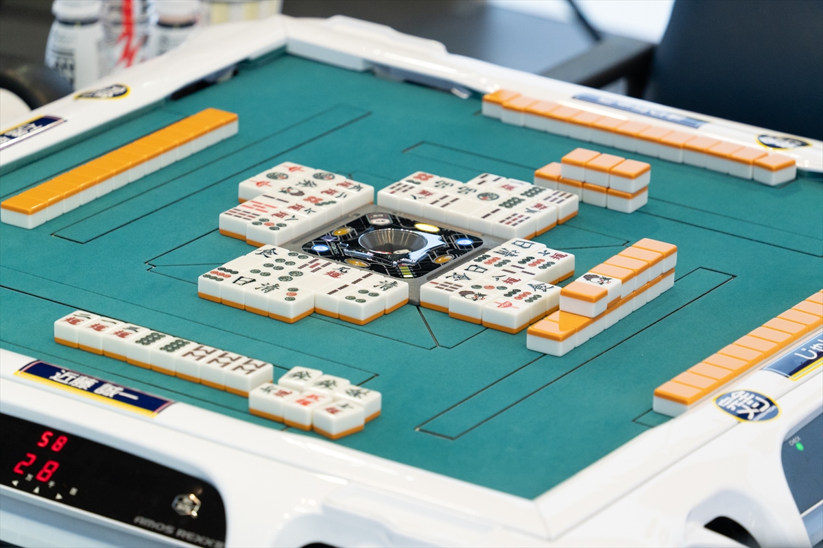 本社を雀荘に!?日清食品が仕掛ける前代未聞の対局「第一回 日清『栄養位』決定戦」公開